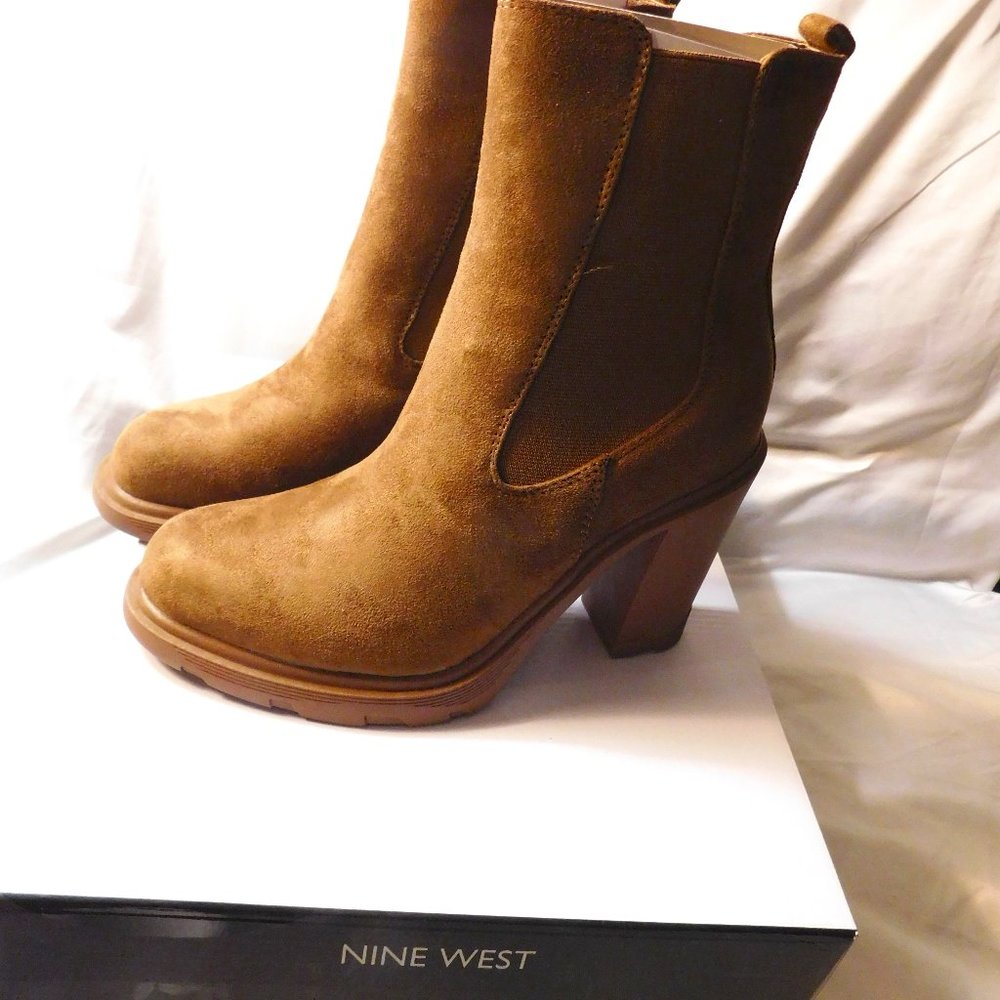 Nine West Ream2 Chelsea Faux Suede Boots Women's Size 9.5M NEW IN BOX